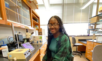 First Roth Research Award Recipient Broadens Horizons After Summer Research Experience